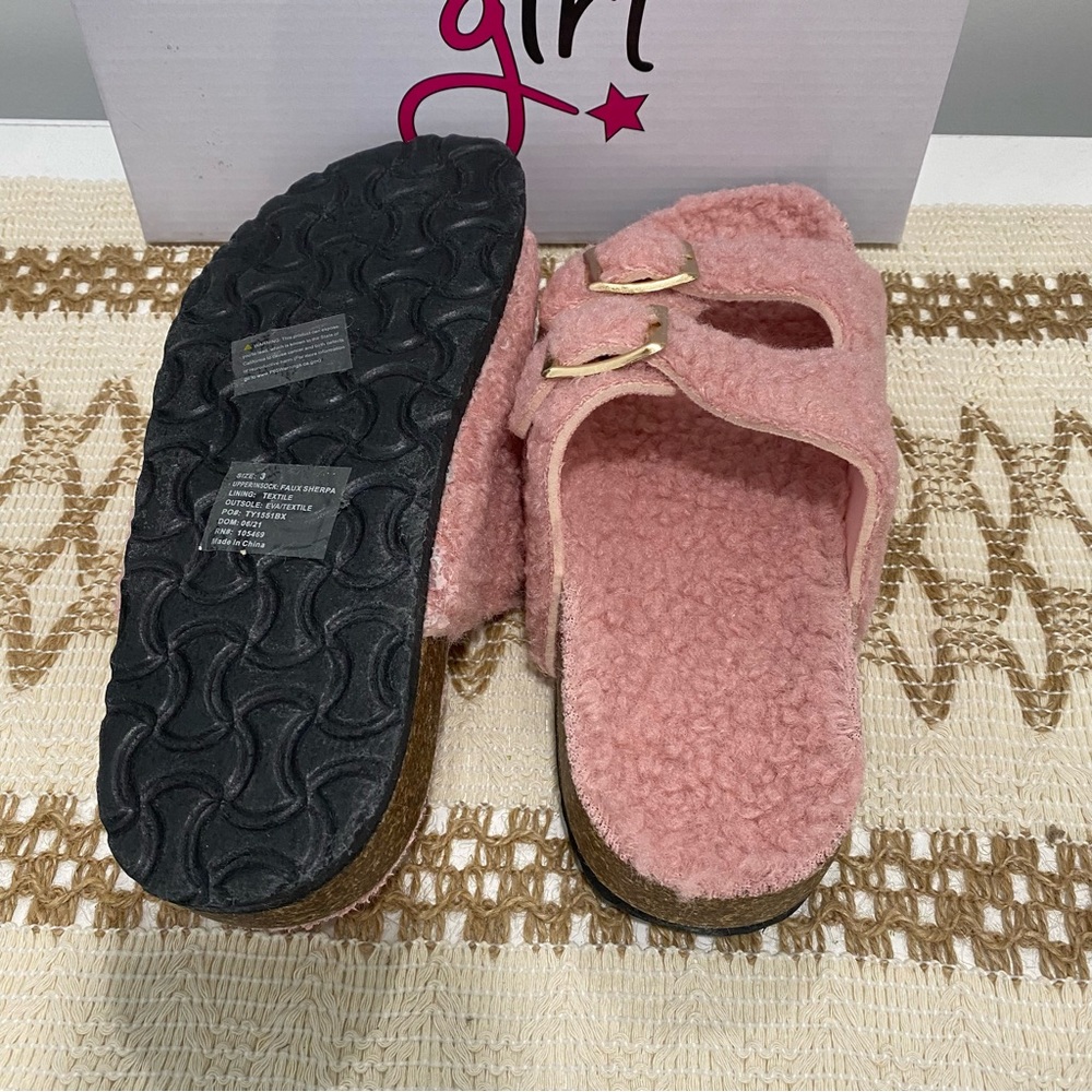 Olivia Miller Girl’s Cloud Lounge Sandals Faux Fur Pink/Blush Size 2 NEW - Picture 6 of 7